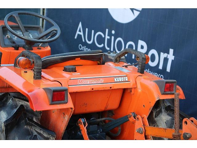 Kubota B1-17 Bulltra