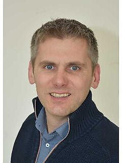 kapcsolattartó Úr Anton Dollbacher