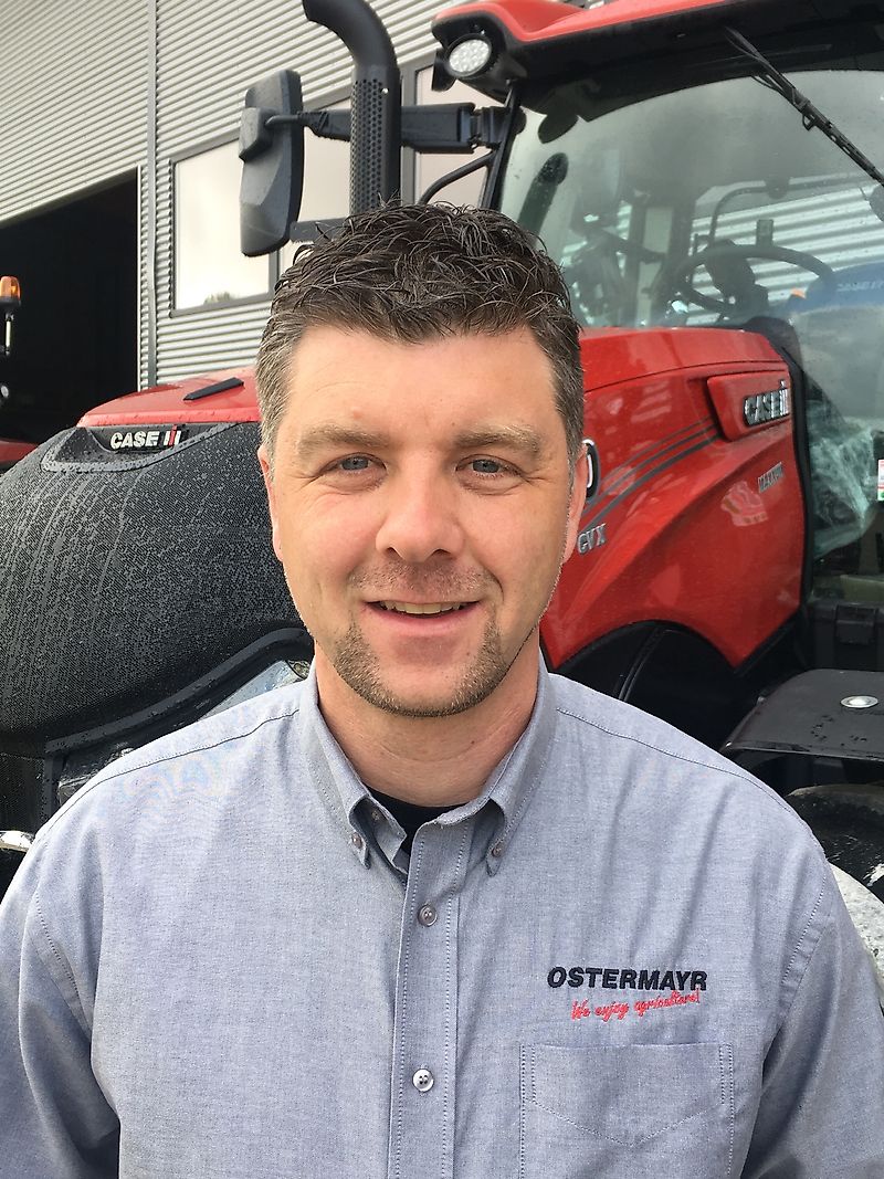 kapcsolattartó Úr Ralph Bogdan