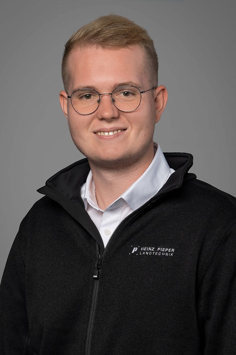 kapcsolattartó Úr Julian Pieper