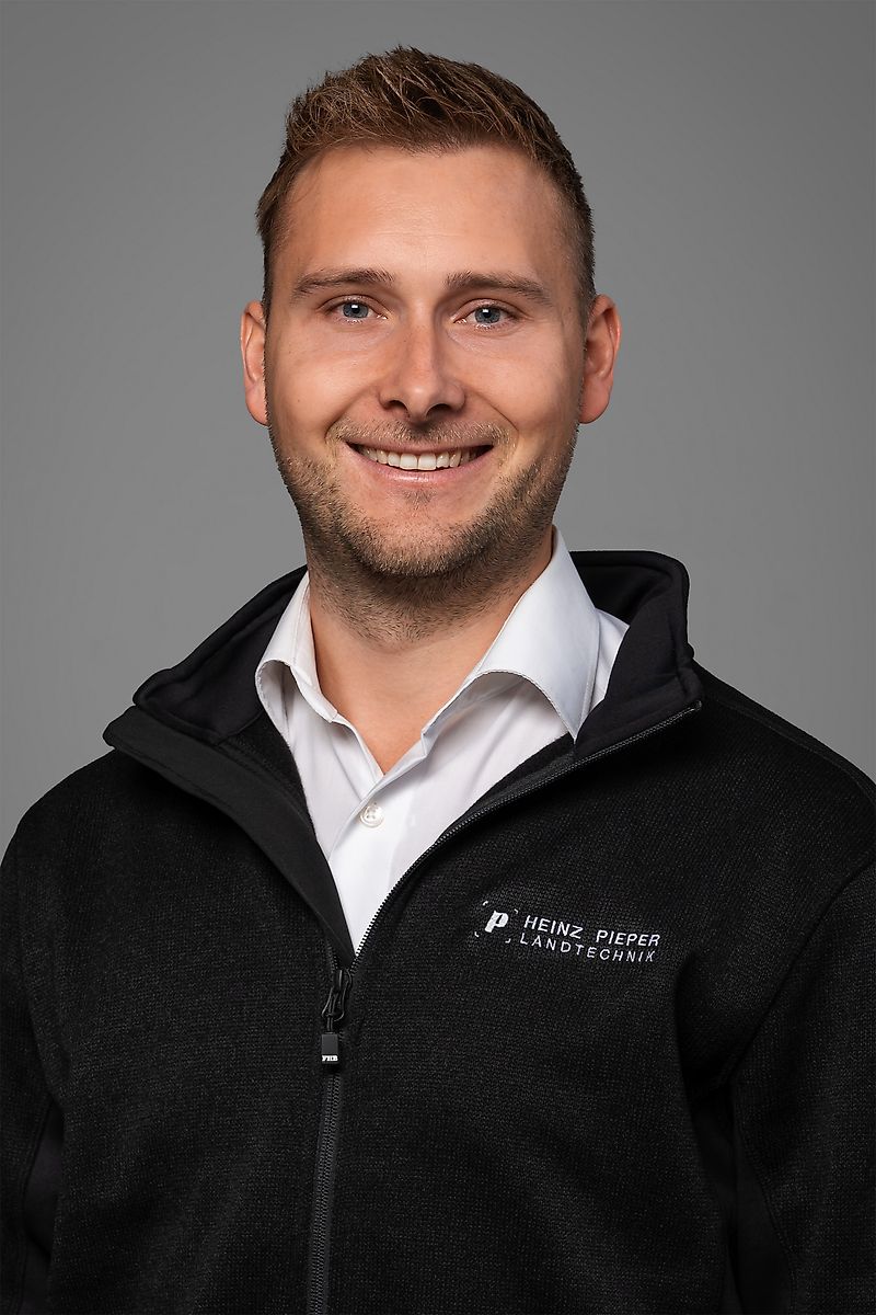 kapcsolattartó Úr Henrik Pieper