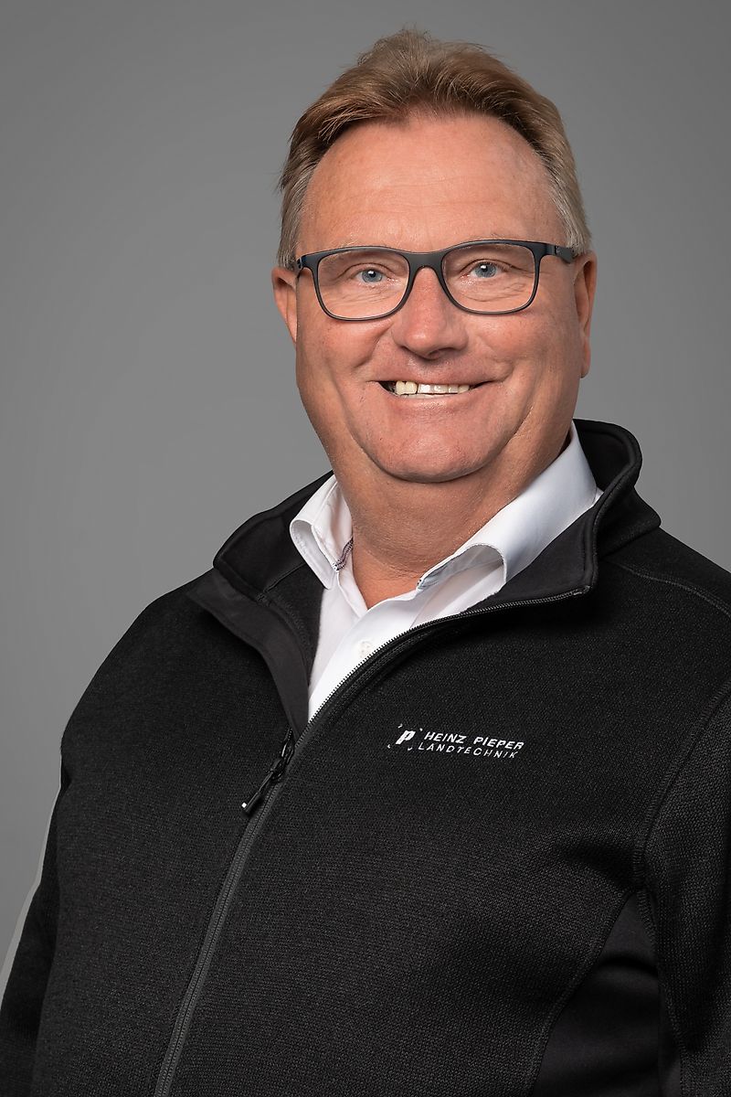 kapcsolattartó Úr Heinz-Josef Pieper