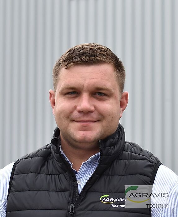 kapcsolattartó Dennis Römer