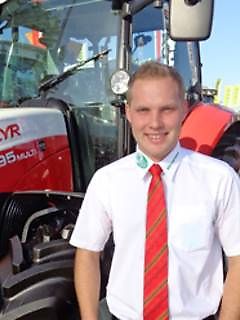 kapcsolattartó Úr Peter Grammer