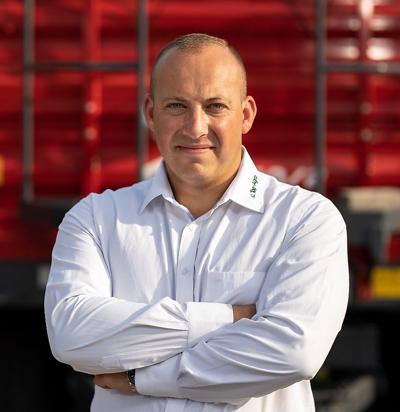 kapcsolattartó Úr Kamil Wisłocki