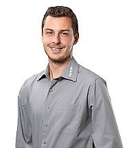 kapcsolattartó Úr Christopher Kirwel