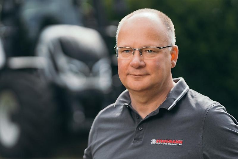 kapcsolattartó Úr Dirk Stegemann