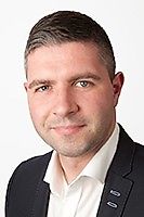 kapcsolattartó Phillip Uri