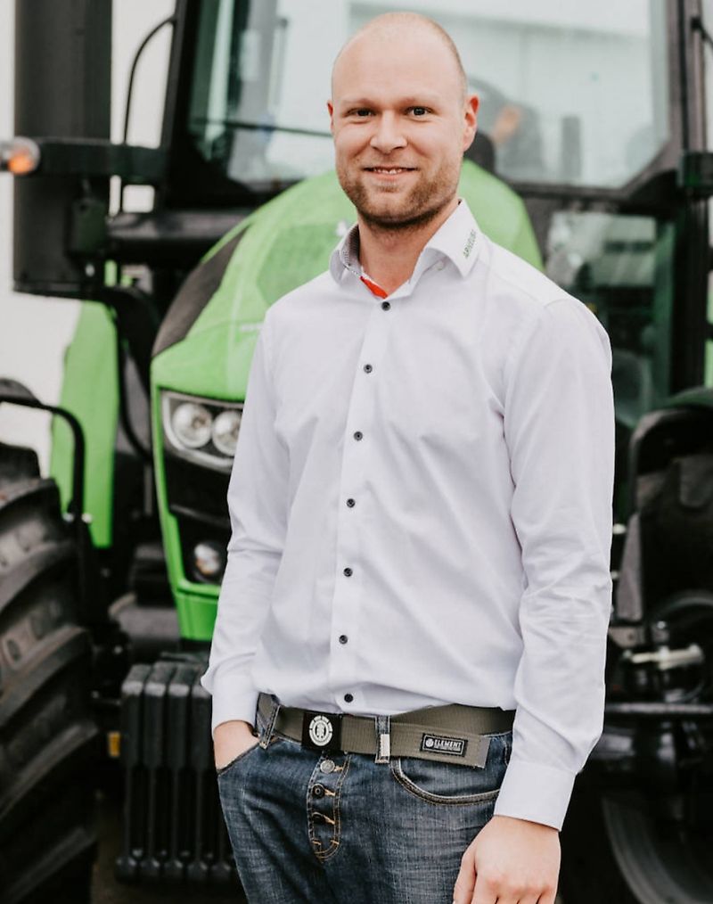 kapcsolattartó Úr Lukas Scheibner