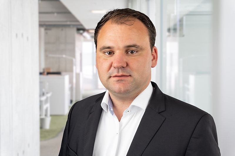 kapcsolattartó Úr Tobias Roggemann